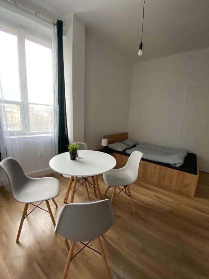 Cozy And Cheap Room In Old Town Krasków Rum bild